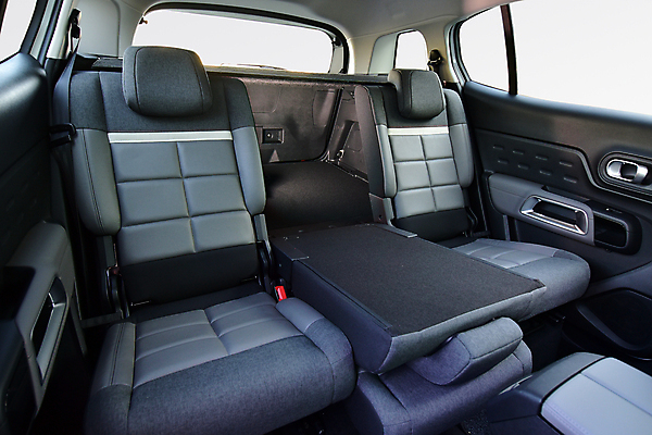 포토 JPG 해외이미지 여행 의자 비즈니스 교통시설 자동차 유리 실내 안전 사람없음 내부 문 장비 벨트 바퀴 우아함 크루즈 가죽 승객 계기판 자동 접기 해외포토 잡화 육상교통 가구 교통 컨셉 배_교통 모션 재질 시설 파일형식 이미지허브