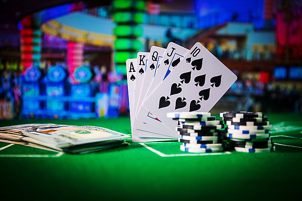 포토 JPG 해외이미지 돈 사람없음 아웃포커스 트럼프 포커칩 도박 카지노 포커 해외포토 촬영기법 놀이용품 게임 재산 파일형식 이미지허브