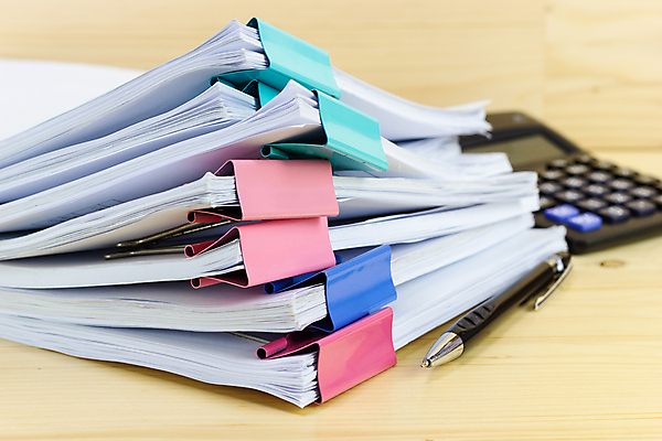 포토 JPG 해외이미지 직업 종이 컨셉 비즈니스 탁자 사람없음 사무실 쌓기 검은색 자료 흰색 업무 역사 보고서 파일 수납 경영 해외포토 컬러 가구 모션 작업 파일형식 이미지허브