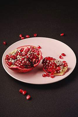 포토 JPG 해외이미지 검은배경 사람없음 낟알 날것 석류 석류알 해외포토 백그라운드 과일 검은색 파일형식 이미지허브