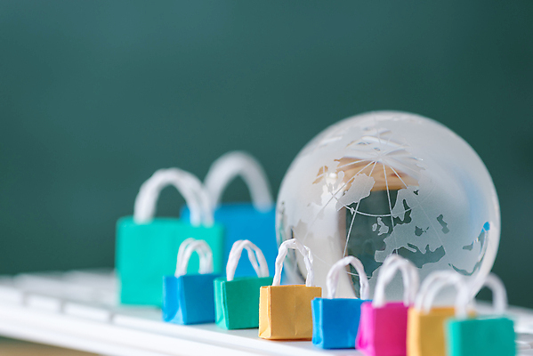 포토 JPG 해외이미지 지구 백그라운드 컨셉 돈 인터넷 가방 비즈니스 사람없음 노트북 쇼핑 컴퓨터 세계 지구본 세일 상점 웹 시장 구매 고객 서비스 상업 질서 소매 온라인 전자상거래 해외포토 잡화 전자제품 예절 재산 파일형식 이미지허브