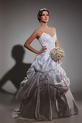 포토 JPG 해외이미지 백인 모델 라이프스타일 헤어스타일 드레스 옷 여자 행복 감정 결혼 백그라운드 장신구 사랑 한명 서기 사람 성인 장식 세로 유행 기쁨 축하 화려 오브젝트 해외포토 서양인 1 컨셉 모션 이벤트 생활 파일형식 이미지허브