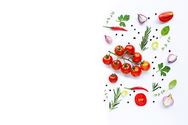 포토 JPG 해외이미지 백그라운드 토마토 채소 식재료 방울토마토 고추 단면 실내 사람없음 신선 흰배경 후추 바질 로즈메리 적양파 카피스페이스 해외포토 양파 내부 공백 흰색 허브 향신료 파일형식 이미지허브