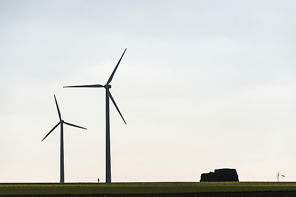 포토 JPG 해외이미지 식물 실루엣 산업 밭 자연 하늘 바람 사람 풍경 사람없음 초록색 파란색 글로벌 농장 환경 탑 금속 힘 봄 재활용 풍차 발전기 에너지 역 생태계 세대 유지 방앗간 생태학 공급 해외포토 자연요소 건축물 계절 교육 컬러 농업 교통시설 재질 날씨 촬영기법 발전소 친환경 파일형식 이미지허브