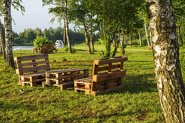포토 JPG 해외이미지 나무 공원 산업 가구 벤치 자연 탁자 아이디어 앉기 사람없음 야외 목재 여름 햇빛 재활용 시골 오브젝트 심플 수목 그리너리 해외포토 식물 계절 공공시설 생활용품 컨셉 의자 재료 모션 태양 친환경 생태계 파일형식 트랜드컬러 이미지허브