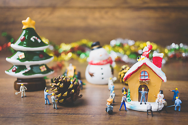 포토 JPG 해외이미지 나무 디자인 계절 백그라운드 컨셉 크리스마스 겨울 휴가 노동자 새로움 창조 선물 사람 사람없음 목재 장식 빨간색 빛 상자 장난감 놀람 미니어처 축하 업무 연도 서비스 짐차 해외포토 식물 직업 기념일 감정 컬러 재료 자동차 표정 모형 작업 파일형식 이미지허브