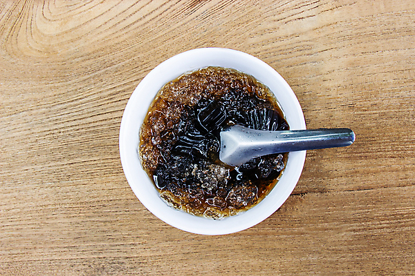 포토 JPG 해외이미지 전통 접시 아시아 음식 백그라운드 잎 채소 재료 태국 유리 디저트 거리 건강 요리 동양인 사람없음 목재 여름 숟가락 얼음 검은색 우유 신선 사발 달콤 맛 시원함 설탕 먹기 허브 크림 밀가루 젤리 푸딩 섞기 핸드메이드 해외포토 자연요소 나무 식물 식기 계절 나라 컬러 컨셉 모션 재질 유제품 수저 인종 사기그릇 가루 파일형식 이미지허브