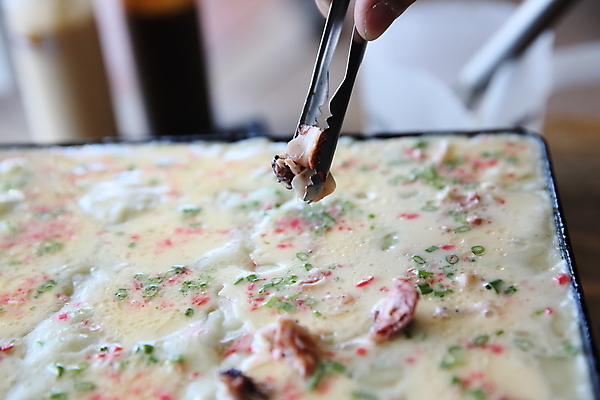 포토 JPG 해외이미지 실내 사람없음 아웃포커스 요리중 타코야키 넣기 문어다리 일본음식 해외포토 음식 모션 촬영기법 내부 문어 파일형식 이미지허브