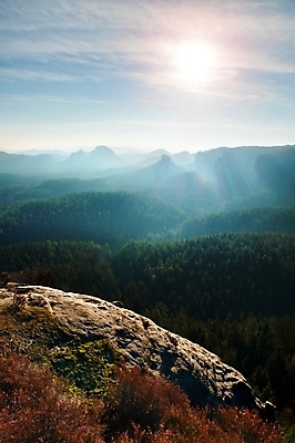 포토 JPG 해외이미지 구름 외관 공원 자연 하늘 아침 따뜻함 풍경 사람없음 야외 일출 계곡 일몰 봄 새벽 안개 바위 시골 숲 이슬 언덕 흔들림 무거움 내추럴 뿌연 해외포토 주간 자연요소 계절 공공시설 모션 날씨 노을 돌_바위 무게 생태계 파일형식 이미지허브