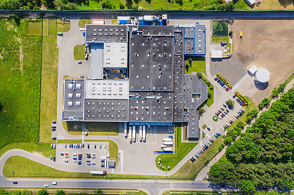 포토 JPG 해외이미지 산업 비즈니스 공장 교통시설 자동차 안테나 사람없음 건물 문 화물 센터 상품 큼 창고 상업 수납 짐차 트레일러 물류 드론 분배 수입 해외포토 건축물 육상교통 교통 통신 공업 운송업 크기 시설 파일형식 이미지허브