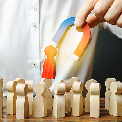 포토 JPG 해외이미지 손 남자 실내 한명 들기 상반신 성인 앞모습 말_게임 비즈니스맨 선택 자석 U자형자석 채용 성인남자한명만 해외포토 1 뷰포인트 컨셉 비즈니스 모션 사람 내부 신체부위 게임 직장인 남자한명만 성인남자만 파일형식 이미지허브