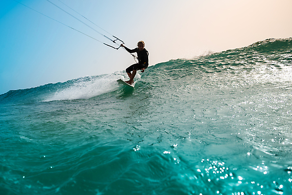 포토 JPG 해외이미지 스포츠 파도 섬 포즈 장난 자연 바람 항해 통 한명 취미 물 파란색 운동 태양 힘 에너지 자유 서핑 떨어짐 승차 연 속도 분무기 튜브 서퍼 프리스타일 해외포토 자연요소 1 바다 컬러 컨셉 배_교통 모션 날씨 운동선수 건강 사람 놀이용품 수상스포츠 생태계 파일형식 이미지허브