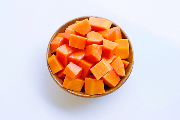 포토 JPG 해외이미지 실내 사람없음 가득함 열대과일 흰배경 담기 과일조각 나무그릇 파파야 해외포토 그릇 조각 백그라운드 과일 모션 내부 목재 흰색 파일형식 이미지허브