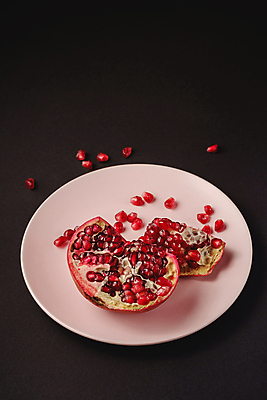 포토 JPG 해외이미지 검은배경 사람없음 낟알 날것 석류 석류알 해외포토 백그라운드 과일 검은색 파일형식 이미지허브