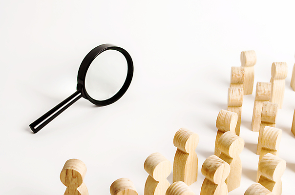 포토 JPG 해외이미지 돋보기 실내 들기 사람없음 말_게임 군중 흰배경 해외포토 백그라운드 모션 사람 내부 흰색 파일형식 이미지허브