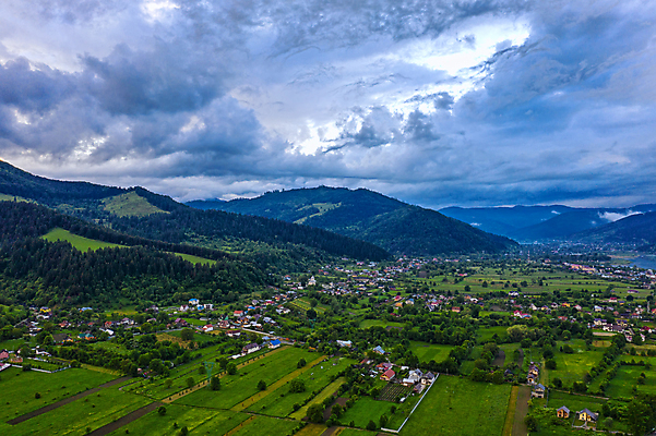 포토 JPG 해외이미지 나무 전통 유럽 문화 여행 밭 농업 자연 지붕 휴가 산 주택 파노라마 풍경 사람없음 야외 건물 초록색 여름 농장 마을 환경 정원 계곡 봄 시골 땅 언덕 휴양지 장면 지역 루마니아 옛날 해외포토 식물 건축물 계절 나라 산업 컬러 촬영기법 장소 생태계 파일형식 이미지허브