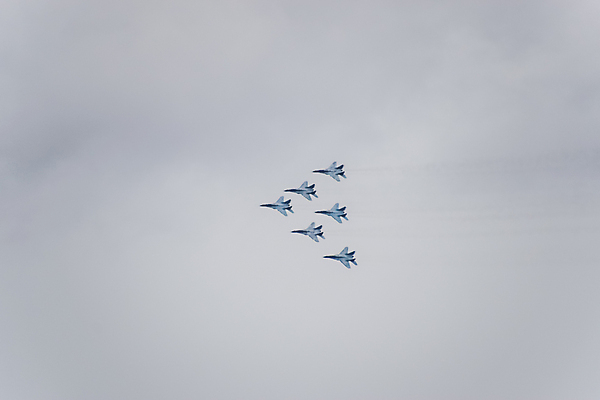 포토 JPG 해외이미지 무기 날개 하늘 비행기 기술 안테나 사람없음 파란색 힘 도움 공격 파일럿 항공 속도 군용 싸움 쇼 제트기 육군 엔진 에어쇼 곡예비행 대패 러시아인 배기가스 소비에트 착륙 2017년 해외포토 서양인 직업 컬러 컨셉 통신 항공교통 모션 대중교통 군대 비행 연도 파일형식 이미지허브