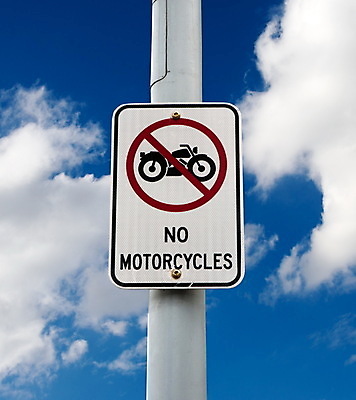 포토 JPG 해외이미지 구름 도로 백그라운드 컨셉 지도 가이드 텍스트 하늘 화살 거리 광고판 사람없음 파란색 자전거 공백 금지 정보 흰색 표지판 바퀴 메시지 시장 방향 사인 봉 조심 넘어짐 마케팅 무료 방법 해외포토 자연요소 직업 길 컬러 교통시설 모션 알림판 바이크 판 파일형식 이미지허브