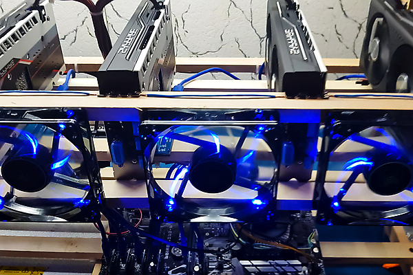 포토 JPG 해외이미지 컨셉 돈 인터넷 비즈니스 노동자 사람없음 그래픽 금융 컴퓨터 농장 디지털 동전 장비 네트워크 신용카드 암호 발굴 순환 전자 동영상 광부 고립 냉각기 메인보드 알루미늄 하드웨어 핸드메이드 해외포토 직업 농업 모션 경제 전자제품 재산 파일형식 이미지허브