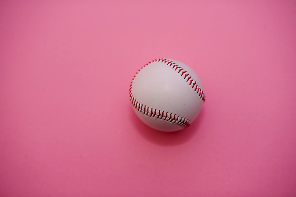 포토 JPG 해외이미지 사람없음 하이앵글 한개 야구 야구공 분홍색배경 해외포토 1 뷰포인트 분홍색 백그라운드 공 구기 야구용품 파일형식 이미지허브