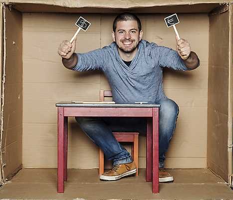 포토 JPG 해외이미지 전신 백인 남자 의자 탁자 한명 앉기 성인 앞모습 상자 사무실 업무 비즈니스맨 갇힘 답답함 성인남자한명만 해외포토 서양인 1 뷰포인트 가구 비즈니스 모션 사람 작업 직장인 감각 남자한명만 성인남자만 파일형식 이미지허브