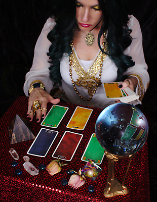 포토 JPG 해외이미지 모델 여자 얼굴 공 탁자 하늘 미래 손바닥 사랑 한명 사람 성인 빛 축제 어둠 할로윈 마법사 시간 신용카드 재산 야간 신비 크리스탈 마녀 은하계 점성술 공상 천문학 마법 금성 나쁜 집시 해외포토 자연요소 1 손 교육 감정 가구 컨셉 신체부위 금융 행성 광석 파일형식 이미지허브