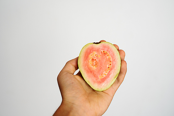 포토 JPG 해외이미지 식물 손 음식 포즈 백그라운드 농업 다이어트 채소 과일 손가락 가족 자연 귤 건강 사람 사람없음 초록색 정원 주스 흰색 신선 잡기 달콤 맛 먹기 유기농 날것 팔 내추럴 숙성 이국적 채식주의자 비건 해외포토 웰빙 산업 음료 컬러 컨셉 관계 모션 신체부위 생태계 채식 파일형식 이미지허브