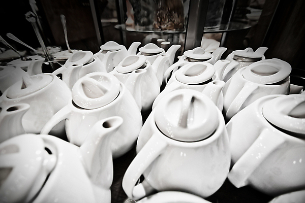 포토 JPG 해외이미지 전통 식기 음료 백그라운드 주방용품 티타임 휴식 건강 사람없음 빛 주방 중국 카페 흰색 기구 뜨거움 도자기 원형 붓기 냄비 찻잔 컨테이너 찻주전자 자르기 카페테리아 백자 해외포토 도형 산업 아시아 컬러 생활용품 컨셉 모션 주전자 잔 상점 솥 파일형식 이미지허브