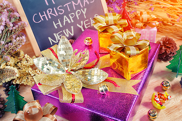 포토 JPG 해외이미지 계절 꽃 행복 별 리본 백그라운드 크리스마스 겨울 탁자 지팡이 휴가 새해 프레임 사탕 선물 사람없음 목재 장식 빨간색 초록색 쇼핑 상자 판매 축제 공책 기쁨 수확 흰색 시골 인사 신용카드 12월 오브젝트 쿠폰 전나무 원뿔 내추럴 노엘 수목 손모아장갑 해외포토 자연요소 도형 나무 식물 기념일 감정 컬러 가구 장갑 농업 재료 문구용품 디저트 금융 예절 날짜 파일형식 이미지허브