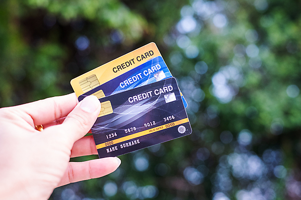 포토 JPG 해외이미지 손 백그라운드 이동 컨셉 돈 비즈니스 사람 사람없음 금융 쇼핑 세일 잡기 비즈니스맨 절약 신용카드 구매 고객 무역 상업 전자 결제 소매 인출 해외포토 남자 산업 모션 신체부위 경제 직장인 재산 파일형식 이미지허브