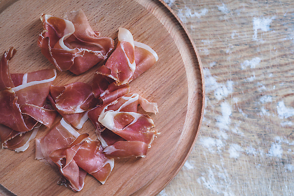 포토 JPG 해외이미지 전통 음식 백그라운드 재료 탁자 치즈 샌드위치 건강 육류 돼지고기 요리 사람없음 목재 빨간색 초록색 농장 검은색 식사 이탈리아 흰색 신선 파마 소시지 맛 아침식사 애피타이저 농부 먹기 허브 그리스 유기농 올리브 햄 베이컨 후추 로즈메리 점심식사 스페인어 식품점 해외포토 나무 식물 직업 헤어스타일 웰빙 열매 유럽 컬러 가구 컨셉 농업 식재료 모션 유제품 상점 가공식품 향신료 파일형식 이미지허브
