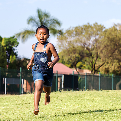 포토 JPG 해외이미지 라이프스타일 공원 행복 얼굴 어린이 포즈 이동 모션 아프리카 놀이 휴가 건강 한명 인종 여름 달리기 맑음 검은색 표현 역동적 초보 해외포토 1 계절 공공시설 감정 나라 컬러 컨셉 날씨 사람 생활 신체부위 파일형식 이미지허브