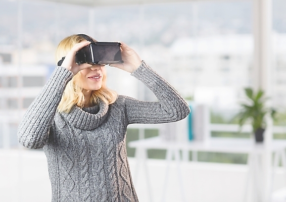 포토 JPG 해외이미지 서양인 여자 비즈니스 실내 한명 들기 상반신 성인 앞모습 착용 가상현실 성인여자한명만 오큘러스 VR기기 해외포토 외국인 1 뷰포인트 모션 사람 내부 기계 여자한명만 성인여자만 파일형식 이미지허브