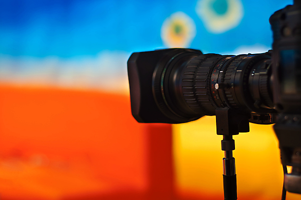 포토 JPG 해외이미지 통신 회의 사람없음 빛 세트 카메라 스크린 모니터 텔레비전 기자 뉴스 필름 마이크 면접 쇼 방송 리포터 기어 동영상 캠코더 설정 격파 채널 생존 해외포토 직업 음향기기 비즈니스 모션 전자제품 컴퓨터 파일형식 이미지허브