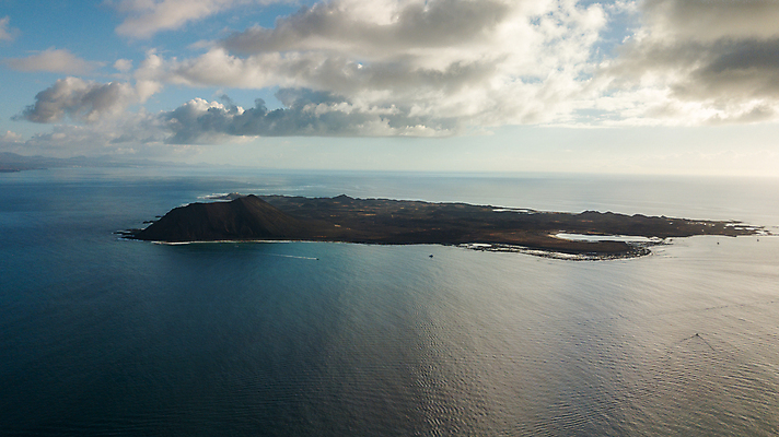 포토 JPG 해외이미지 구름 모래 바다 섬 여행 백그라운드 자연 하늘 휴가 산 안테나 파노라마 풍경 사람없음 야외 물 여름 파란색 관광지 언덕 대서양 내추럴 파라다이스 수평선 해외포토 자연요소 계절 컬러 통신 촬영기법 생태계 파일형식 이미지허브