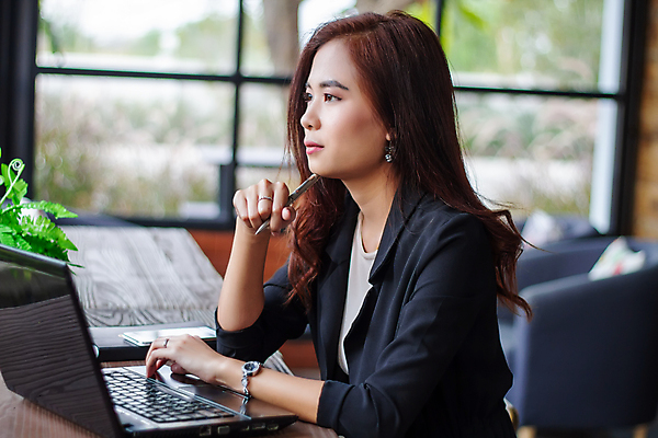포토 JPG 해외이미지 직업 1 학생 응시 여자 행복 아시아 얼굴 백그라운드 생각 비즈니스 성공 노동자 아이디어 한명 미소 사람 동양인 정장 성인 노트북 컴퓨터 사무실 알약 우주 일본 중국 흰색 업무 비즈니스우먼 비서 경영 고립 배려 해외포토 시선 옷 감정 나라 컬러 컨셉 표정 인종 신체부위 전자제품 약 작업 직장인 파일형식 이미지허브