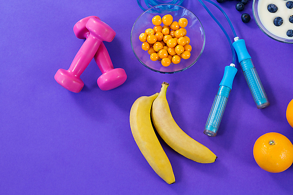 포토 JPG 해외이미지 스튜디오촬영 라이프스타일 다이어트 방울토마토 귤 바나나 식이요법 사람없음 운동 건강관리 아령 줄넘기 보라색배경 해외포토 백그라운드 토마토 과일 실내 건강 관리 생활 보라색 파일형식 이미지허브