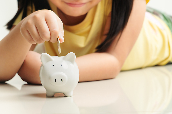 포토 JPG 해외이미지 백인 손 옷 교육 어린이 백그라운드 컨셉 돈 학교 탁자 미래 설계 주택 한명 사람 앉기 10대 금융 경제 스터디 동전 꿈 저축 돼지저금통 성장 계산 구매 투자 대출 빚 예산 자금 비용 해외포토 서양인 1 가구 비즈니스 모션 청소년 건물 신체부위 쇼핑 학습 저금통 재산 파일형식 이미지허브