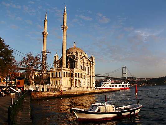 포토 JPG 해외이미지 종교 여행 겨울 건축양식 휴가 이스탄불 동양인 사람없음 일몰 가을 도시 사찰 보트 역사 이슬람교 모스크 모터보트 동쪽 칠면조 보스포루스 옛날 튀르키예 해외포토 계절 건축 아시아 배_교통 종교건축 조류 인종 노을 방향 파일형식 이미지허브