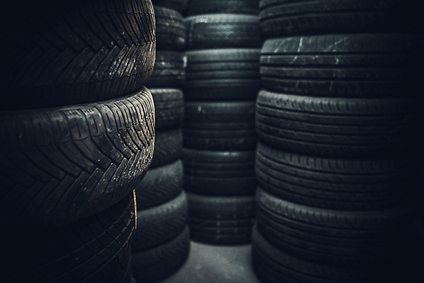 포토 JPG 해외이미지 백인 직업 손 남자 유니폼 겨울 부분 교통시설 자동차 노동자 사람 사람없음 여름 검은색 기계 장비 공구 스패너 업무 바퀴 작업실 기술자 엔지니어 변화 수리 서비스 타이어 고정 정비공 유지 교체 깨짐 자동 제어 차고 해외포토 서양인 옷 계절 육상교통 컬러 교통 컨셉 신체부위 도구 작업 시설 파일형식 이미지허브