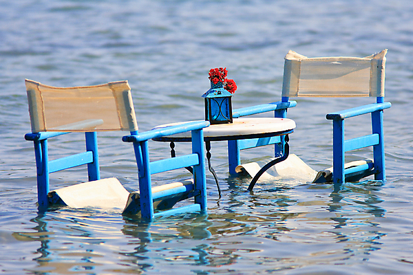 포토 JPG 해외이미지 바다 의자 탁자 사람없음 물 파란색 식당 흰색 그리스 해외포토 자연요소 유럽 컬러 가구 상점 파일형식 이미지허브