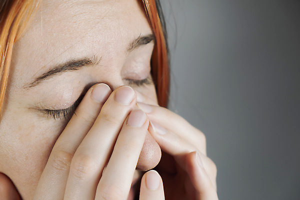 포토 JPG 해외이미지 학생 여자 얼굴 건강 피곤 관리 한명 약 펼침 터치 비행 바이러스 위험 두통 전송 기침 부주의 압력 재채기 전염병 편두통 성인여자만 카피스페이스 해외포토 1 컨셉 의학 모션 사람 신체부위 공백 고통 질병 여자만 성인만 파일형식 이미지허브