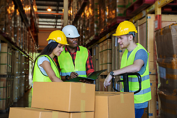 포토 JPG 해외이미지 라이프스타일 응시 행복 산업 유니폼 비즈니스 공장 선반 함께함 실내 사람 가로 세명 컴퓨터 사무실 반사 3D 기계 가리킴 업무 보호 안전모 창고 통로 짐차 적재 물류 짐싸기 전자상거래 로딩 신발장 체크리스트 해외포토 시선 옷 감정 가구 컨셉 공업 자동차 손짓 내부 생활 전자제품 작업 헬멧 안전장비 디지털합성 파일형식 이미지허브