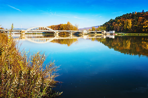 포토 JPG 해외이미지 나무 구름 유럽 여행 자연 하늘 휴가 휴식 건강 사람없음 야외 치료 강 햇빛 목욕 일몰 가을 도시 저녁 강가 휴양지 테라피 슬로바키아 해외포토 자연요소 식물 계절 나라 컨셉 의학 태양 뷰티 노을 청결 장소 야간 생태계 파일형식 이미지허브