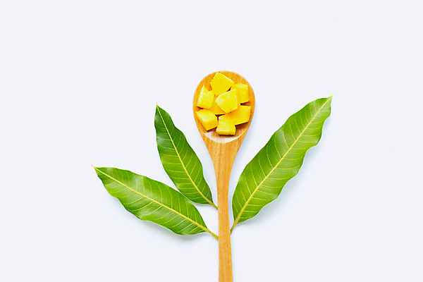 포토 JPG 해외이미지 잎 실내 사람없음 열대과일 흰배경 망고 나무숟가락 과일조각 해외포토 식물 조각 백그라운드 과일 내부 숟가락 흰색 파일형식 이미지허브