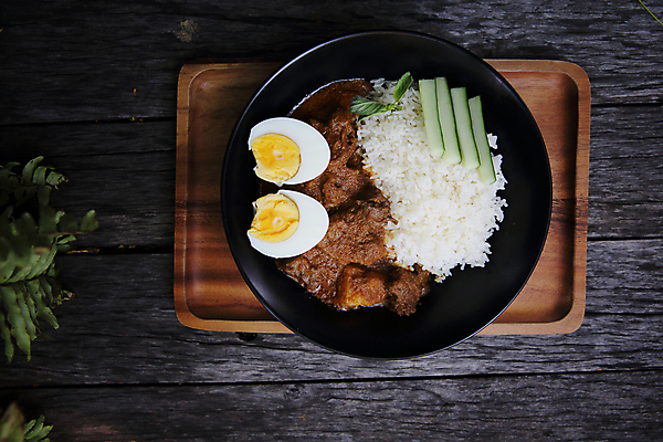 포토 JPG 해외이미지 실내 사람없음 하이앵글 카레 삶은계란 카레덮밥 나무배경 해외포토 음식 뷰포인트 백그라운드 내부 계란 계란요리 덮밥 파일형식 이미지허브