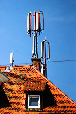 포토 JPG 해외이미지 건축양식 통신 주택 안테나 사람없음 건물 경제 전자제품 스마트폰 정보 도시 네트워크 연결 전화기 수화기 신호 방송 전염 획득 리빙 전송 송신기 네트워킹 제공자 해외포토 건축물 건축 핸드폰 스마트기기 질병 감염 파일형식 이미지허브