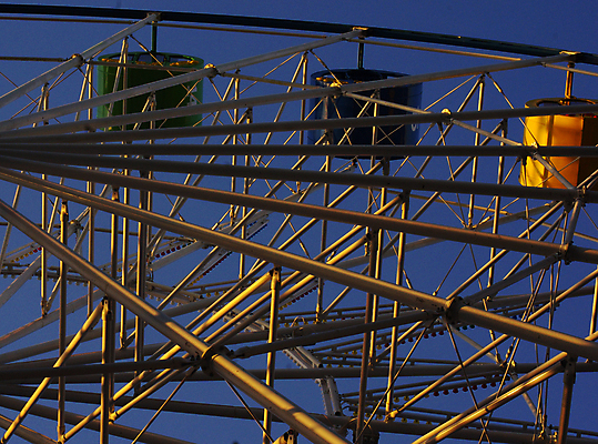 포토 JPG 해외이미지 공원 여행 백그라운드 벽지 하늘 추상 휴가 사람없음 야외 빨간색 파란색 축제 수확 바퀴 원형 승차 야간 큼 질감 회전목마 강렬 옛날 해외포토 자연요소 도형 공공시설 컬러 무늬 농업 모션 놀이기구 크기 파일형식 이미지허브