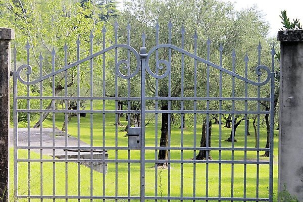 포토 JPG 해외이미지 유럽 호수 벽 여행 건축양식 자연 휴가 파노라마 풍경 사람없음 야외 물 여름 컬러풀 문 이탈리아 바위 역사 신비 철 대문 장면 옛날 철강 해외포토 자연요소 계절 건축 나라 컬러 컨셉 촬영기법 돌_바위 생태계 파일형식 이미지허브