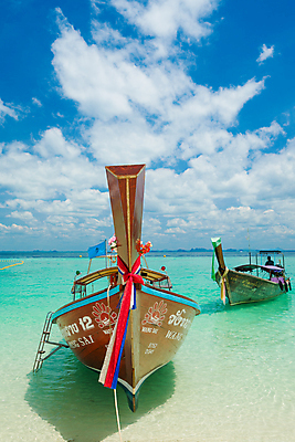 포토 JPG 해외이미지 전통 아시아 모래 파도 바다 여행 태국 하늘 휴가 동양인 사람없음 초록색 물 파란색 태양 맑음 흰색 보트 언덕 꼬리 석회암 안다만 이국적 터키석 파라다이스 해외포토 자연요소 나라 컬러 배_교통 날씨 인종 암석 보석 파일형식 이미지허브